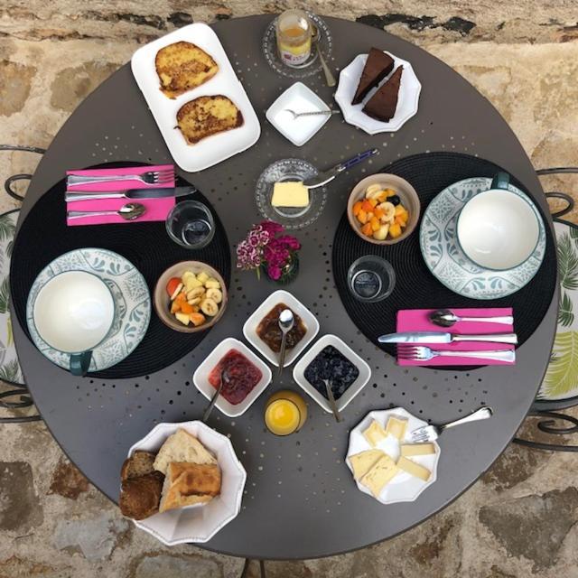 Le Prieure Des Fontaines Hotel Les Preaux Екстериор снимка
