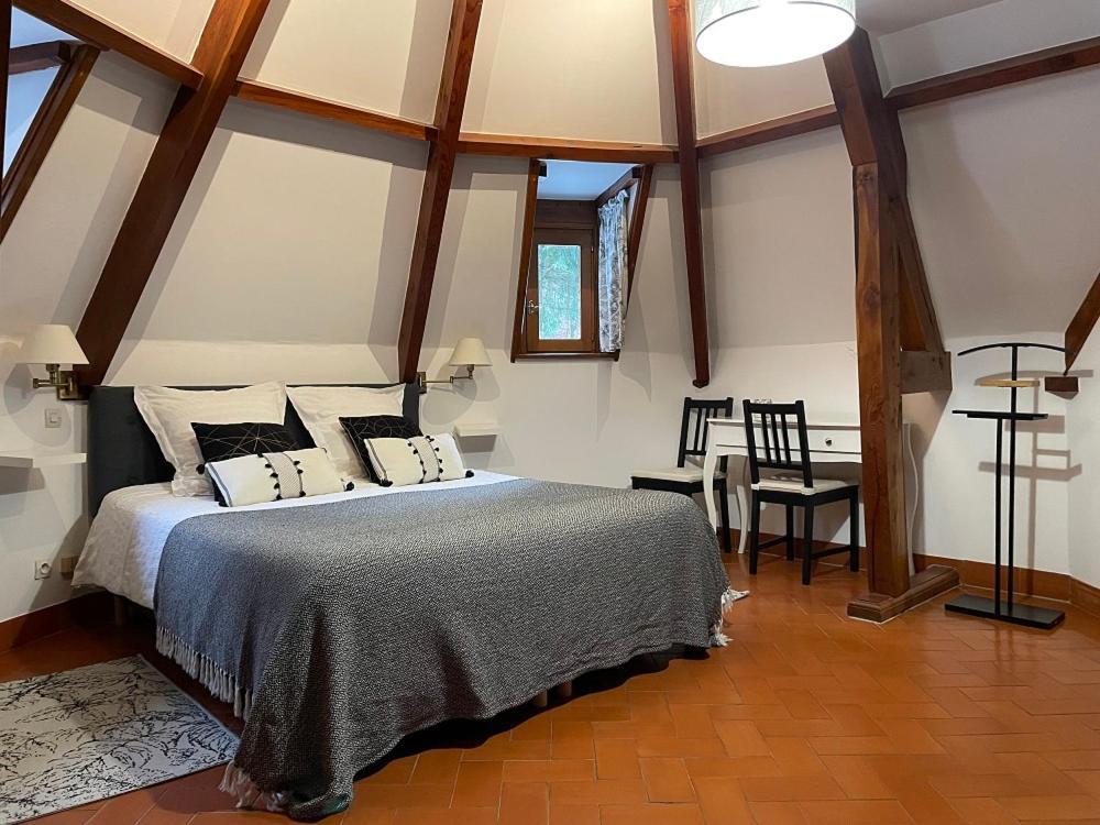 Le Prieure Des Fontaines Hotel Les Preaux Екстериор снимка
