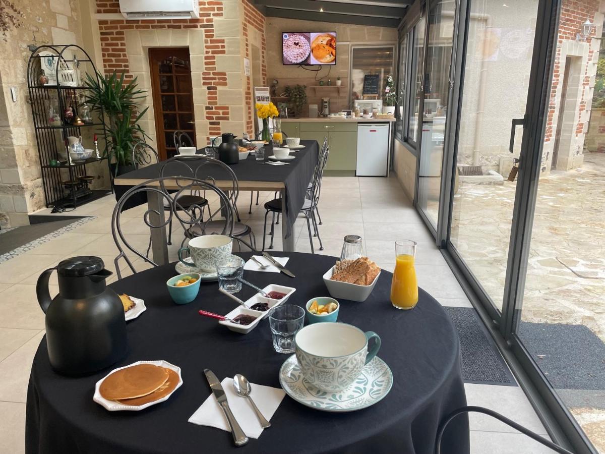 Le Prieure Des Fontaines Hotel Les Preaux Екстериор снимка