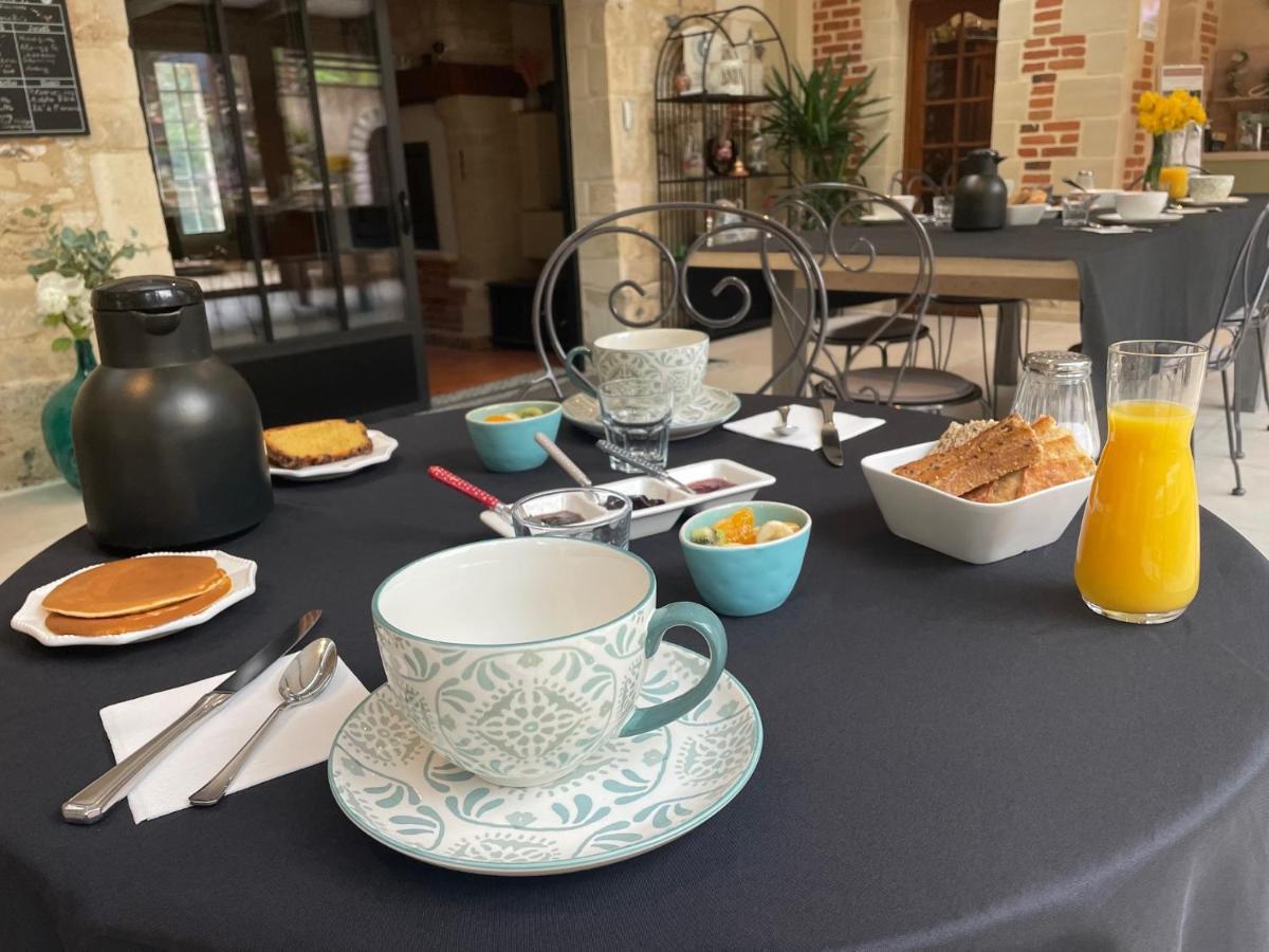 Le Prieure Des Fontaines Hotel Les Preaux Екстериор снимка